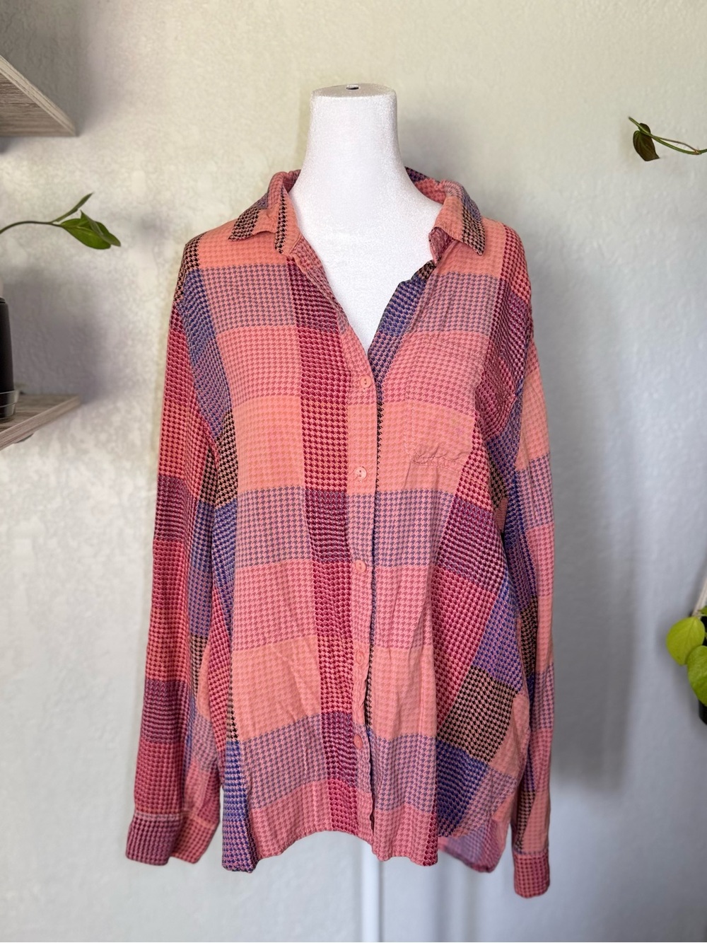 Women's Coral Pink Houndstooth Plaid Button-Up Shirt